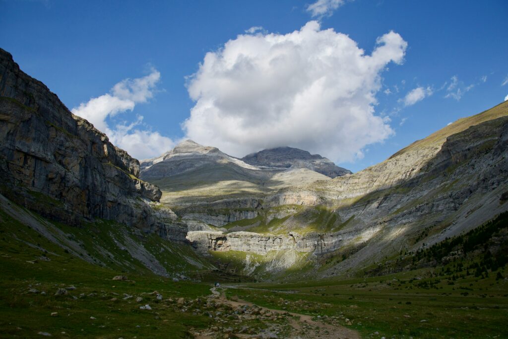 Vu sur le Mont Perdu depuis la vallée en été